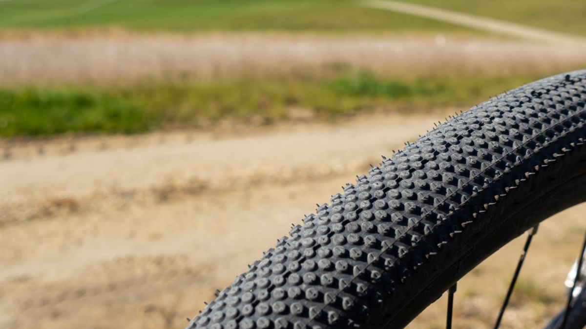 205mm gravel tire